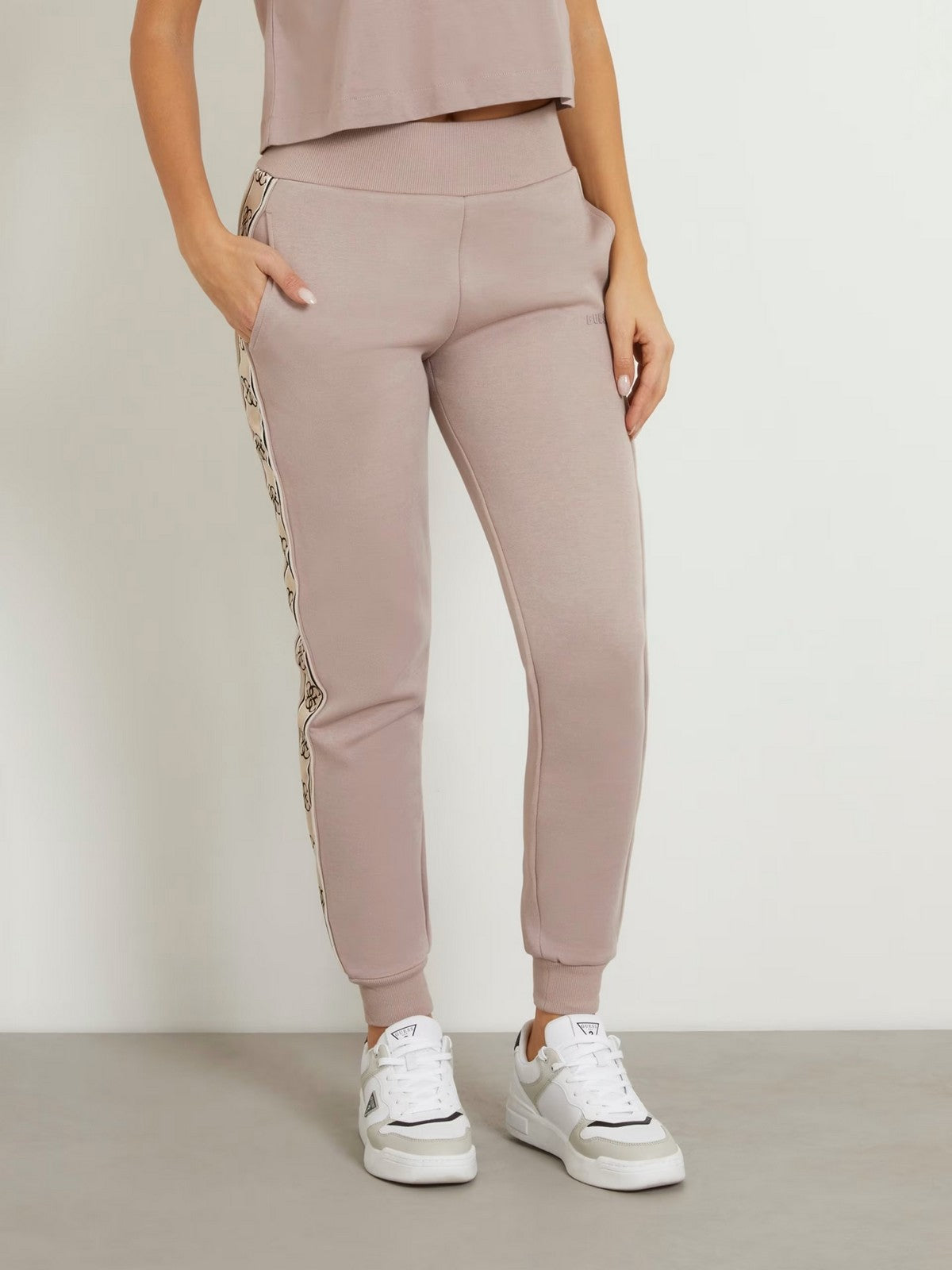 GUESS SPORT Pantalons pour femmes BRITNEY JOGGER V2YB15 KB3P2 G4Q9 Rose